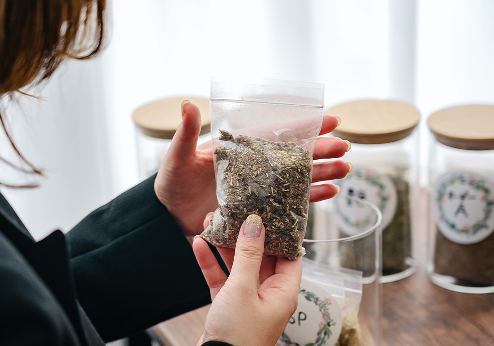 国産・無農薬をブレンドした草